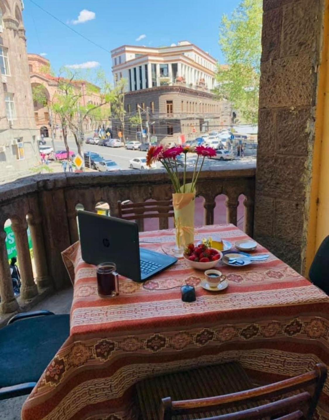 Infinity Hostel & Tour Yerevan Ngoại thất bức ảnh